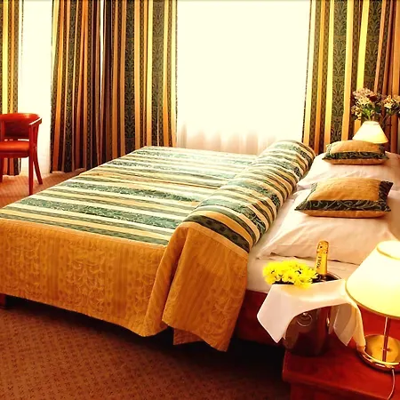 Отель U Divadla - Czech Leading Прага
